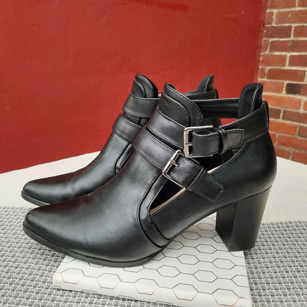 Liz Claiborne Boots Camelia Harness Strap Buckle Heel Ankle Booties Shooties 8.5
